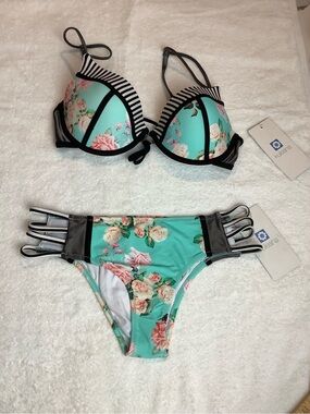 NWT sz Med Unique Upcycled underwire molded bra strappy bikini set